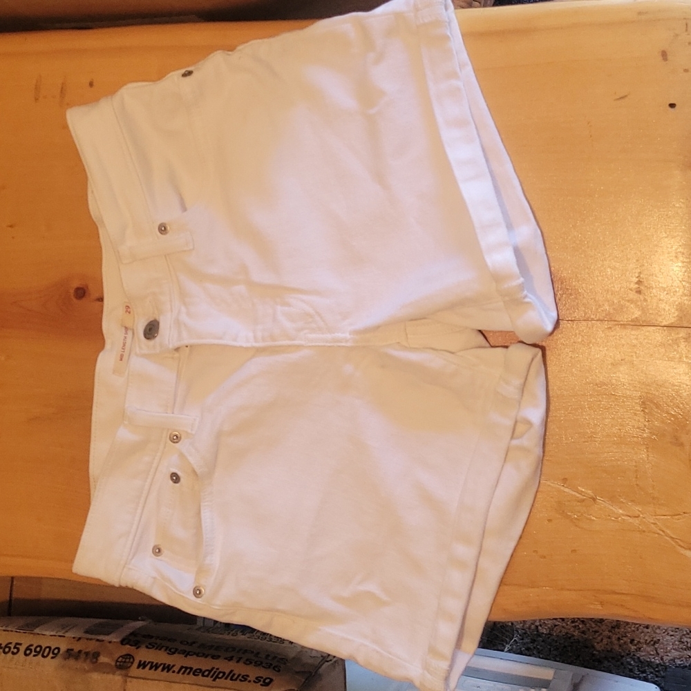 Ladies LEVI shorts